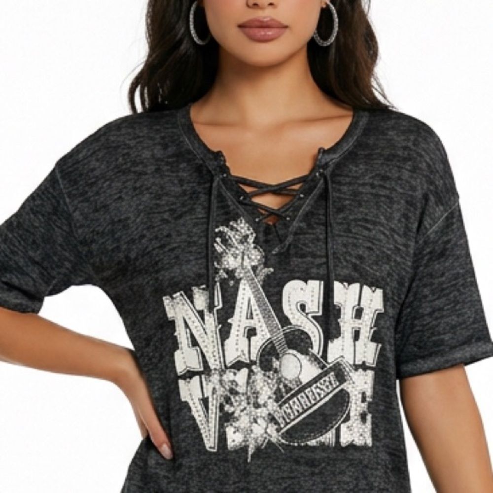 🛍️ JOEI & I gray Nashville, front lace up, V-neck stud pull over T-shirt size 1x
